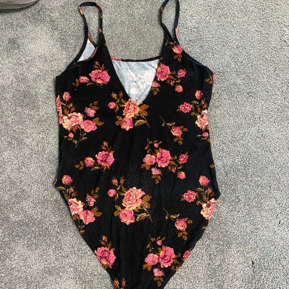 AEO TOP - Picture 2 of 3